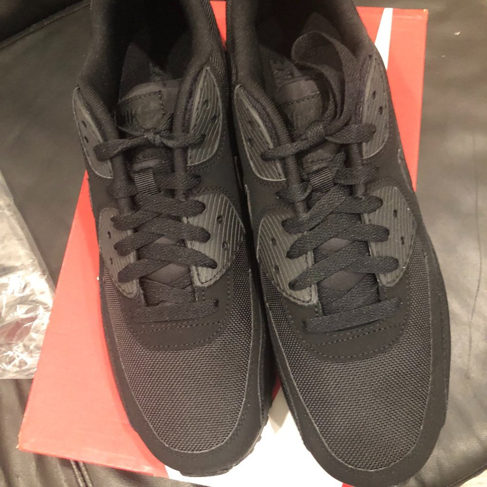 Nike Air Max Essential Black
